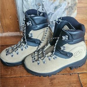 La Sportiva Makalu Boots
